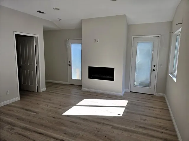 17840 Tarzana Street, Encino, California 91316