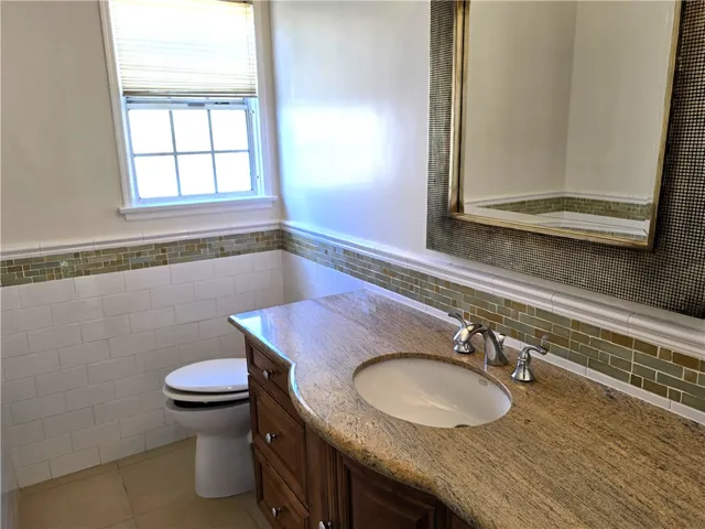 17840 Tarzana Street, Encino, California 91316