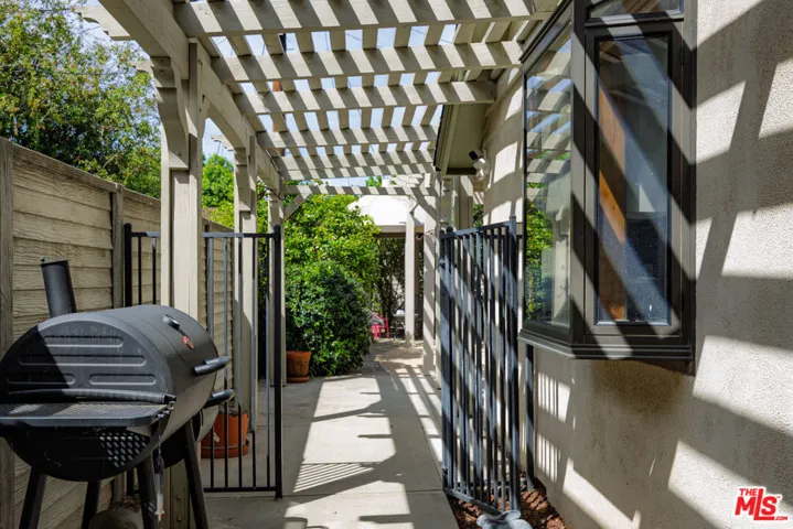 8131 Bianca Avenue, Northridge, California 91325
