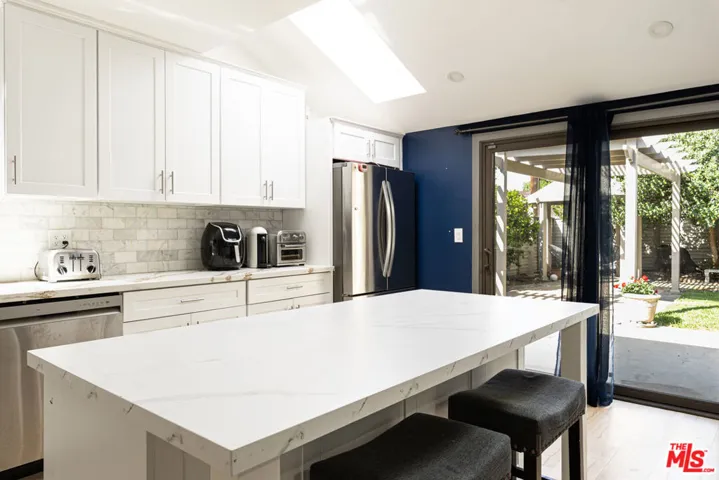 8131 Bianca Avenue, Northridge, California 91325