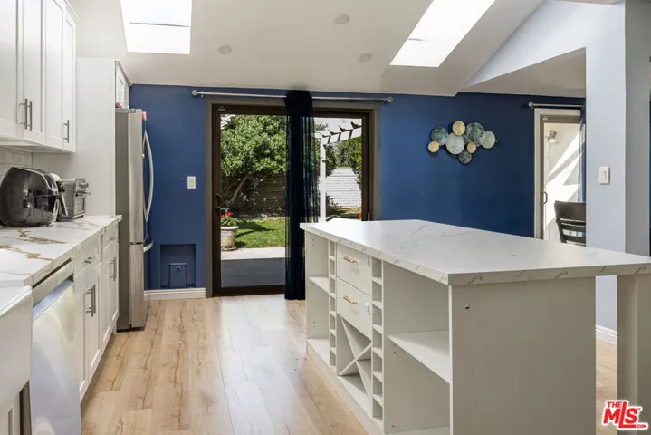 8131 Bianca Avenue, Northridge, California 91325