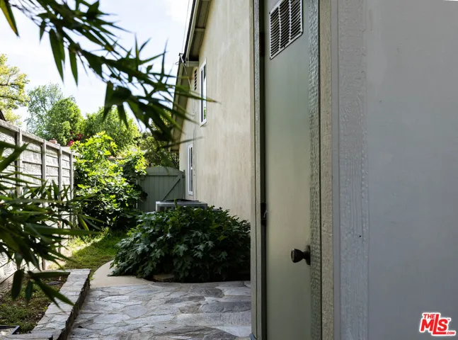 8131 Bianca Avenue, Northridge, California 91325