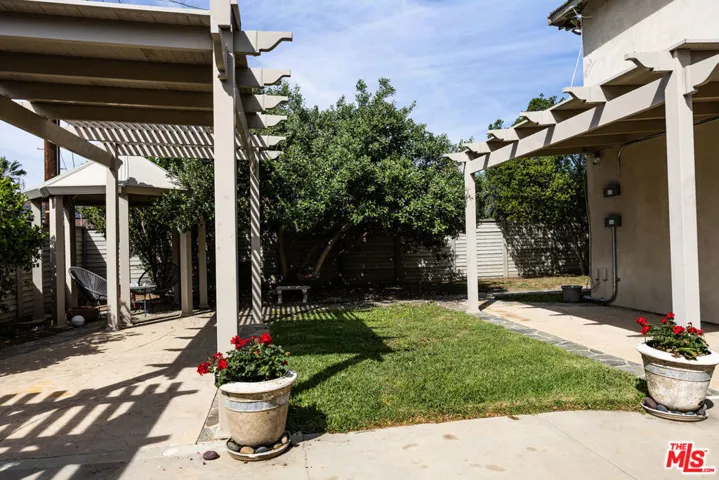 8131 Bianca Avenue, Northridge, California 91325