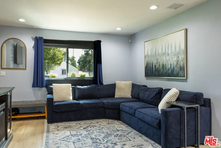 8131 Bianca Avenue, Northridge, California 91325