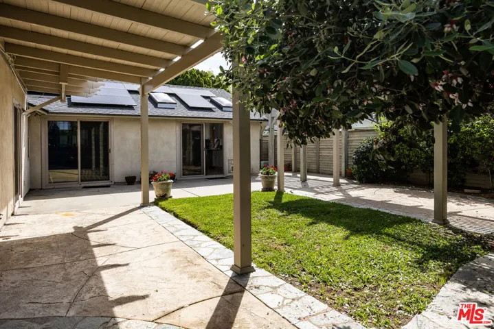 8131 Bianca Avenue, Northridge, California 91325