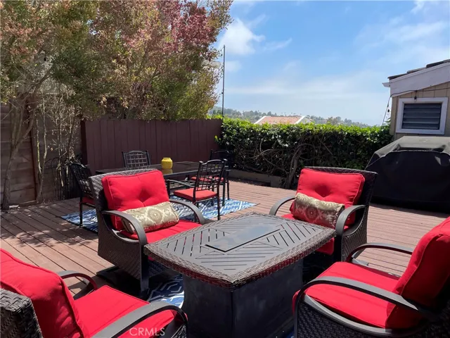 Large side deck with ocean view