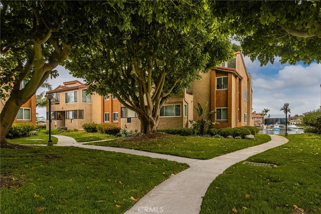 17110 Bluewater Ln