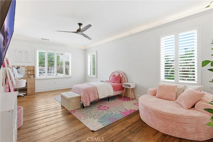 Large bedroom suit with bathroom
