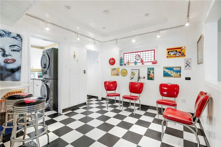 325 Grand Canal, Newport Beach, California 92662