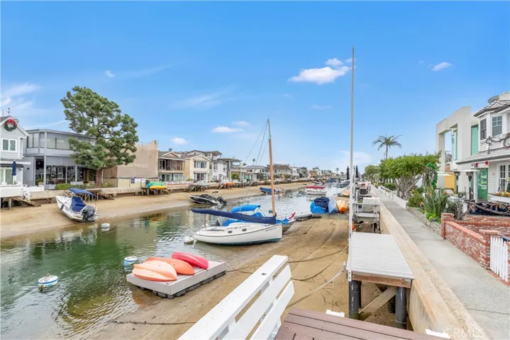 325 Grand Canal, Newport Beach, California 92662