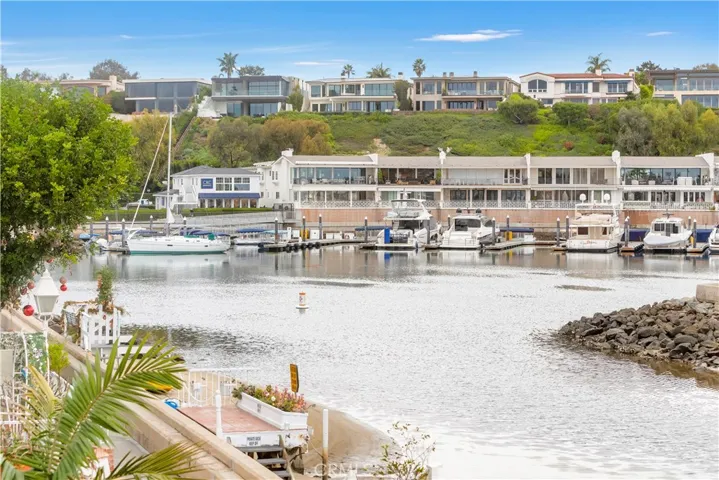 325 Grand Canal, Newport Beach, California 92662