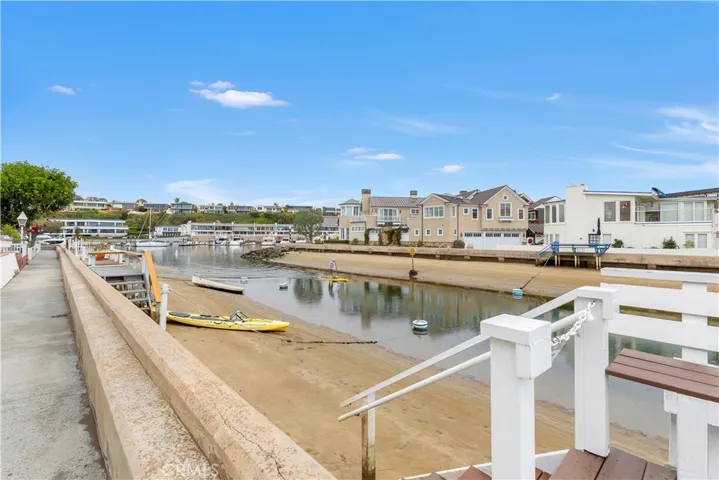 325 Grand Canal, Newport Beach, California 92662