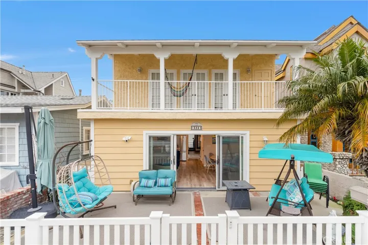 325 Grand Canal, Newport Beach, California 92662