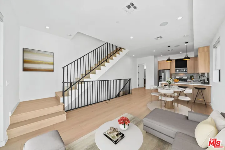 13841 Burbank Boulevard, Los Angeles, California 91401