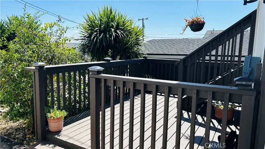 Front Porch & Stairway