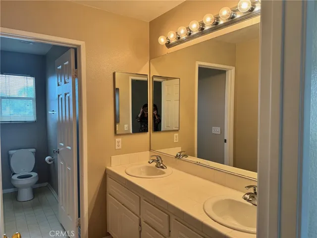 upstairs Hallway bathroom