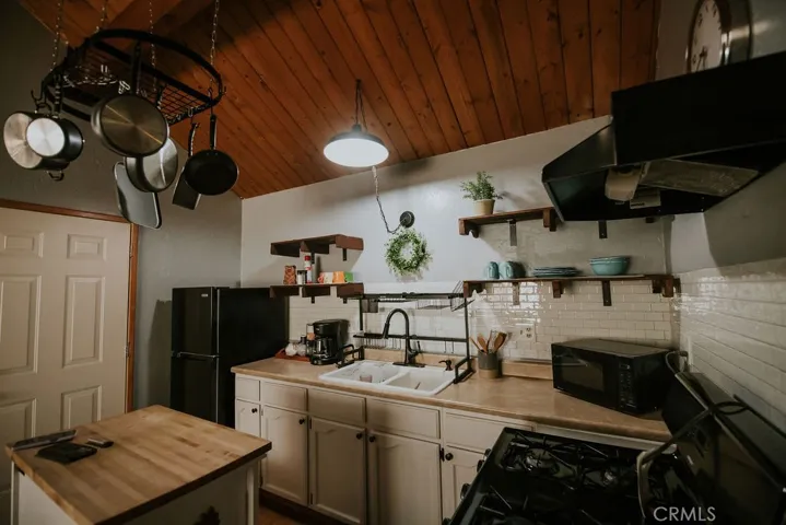 2352 Pine Drive, Arrowbear, California 92382