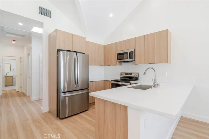 7570 Chaminade Avenue, West Hills, California 91304