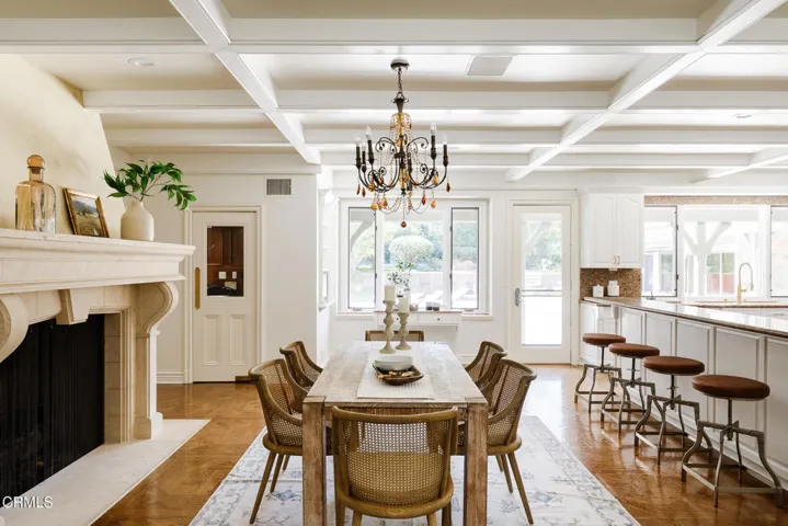 eat in kitchen