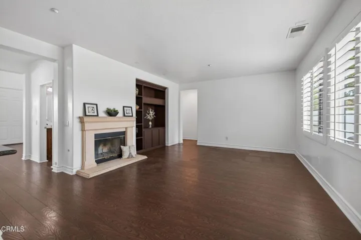 9-web-or-mls-Upmarketmedia_740Fre-025