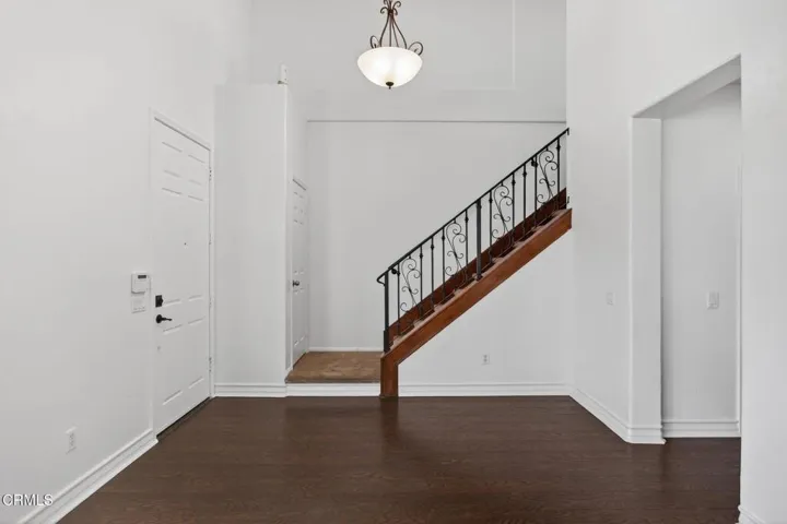 7-web-or-mls-Upmarketmedia_740Fre-020
