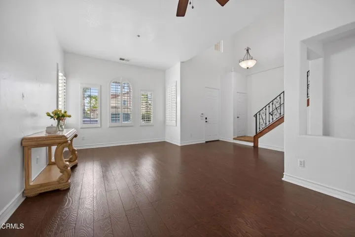 6-web-or-mls-Upmarketmedia_740Fre-018