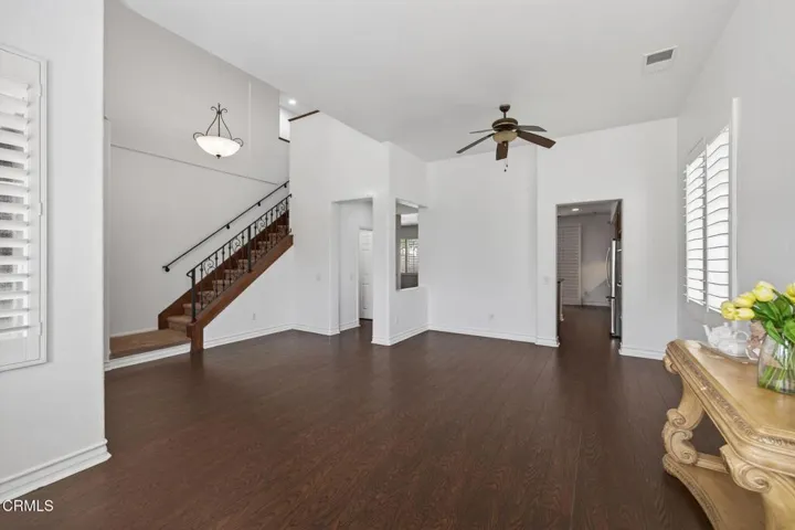 8-web-or-mls-Upmarketmedia_740Fre-024