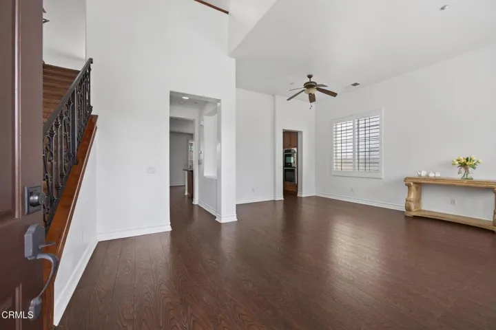 5-web-or-mls-Upmarketmedia_740Fre-013