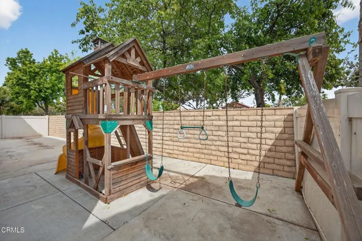 40-web-or-mls-Upmarketmedia_740Fre-118