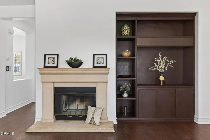 10-web-or-mls-Upmarketmedia_740Fre-028