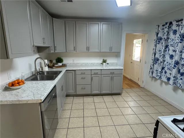 2236 N Manning, Burbank, California 91505