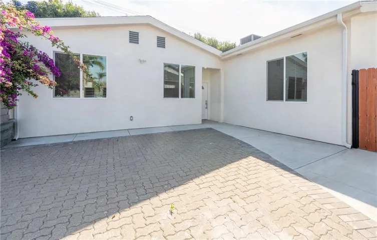 7514 Forbes Avenue, Lake Balboa, California 91406
