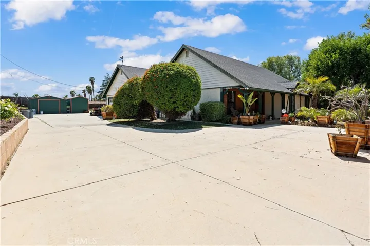 16872 Iris, Riverside, California 92504