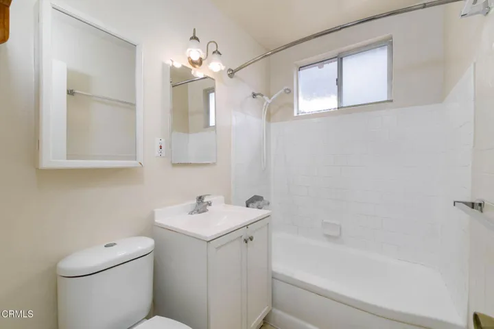 132 Pointsettia Ave-29