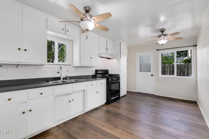 132 Pointsettia Ave-7