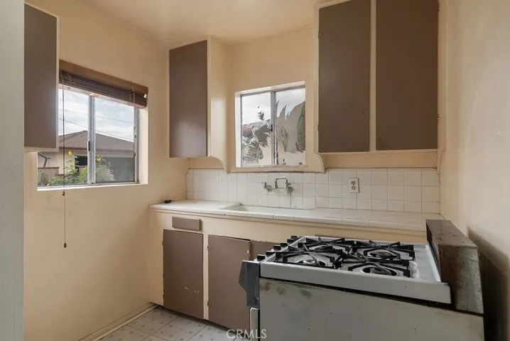 Vacant Unit Kitchen