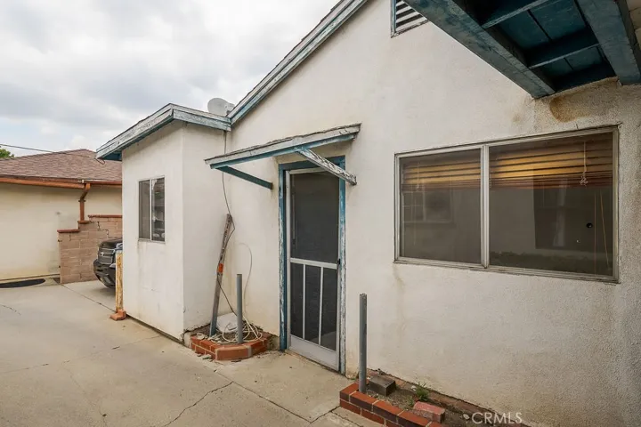 Entry to 1 bed