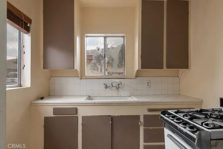 Vacant Unit Kitchen