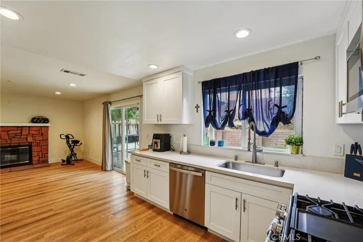 Kitchen/ dining room