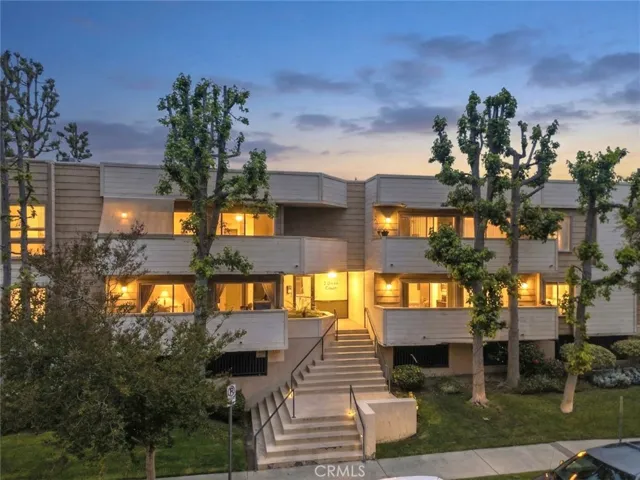9950 Jordan Avenue 10, Chatsworth, California 91311