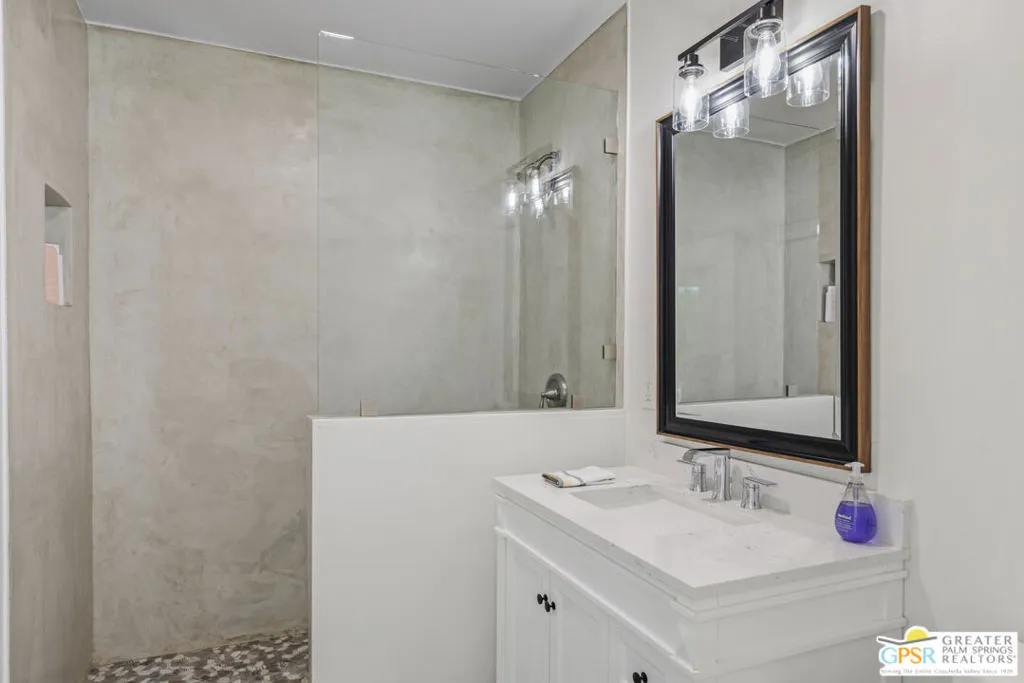 Casita bathroom