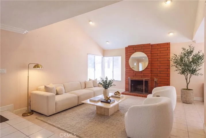 2533 S Townsend, Santa Ana, California 92704