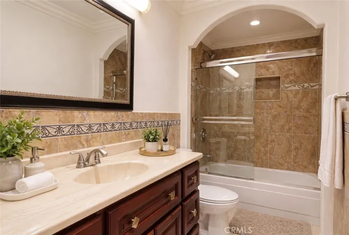 2533 S Townsend, Santa Ana, California 92704