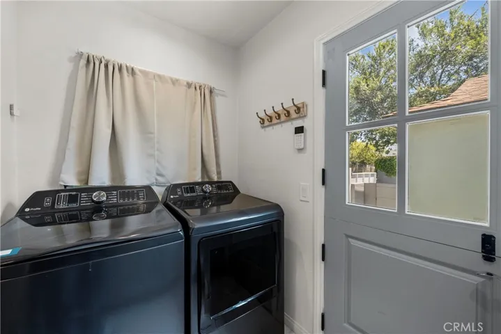 Full size laundry room