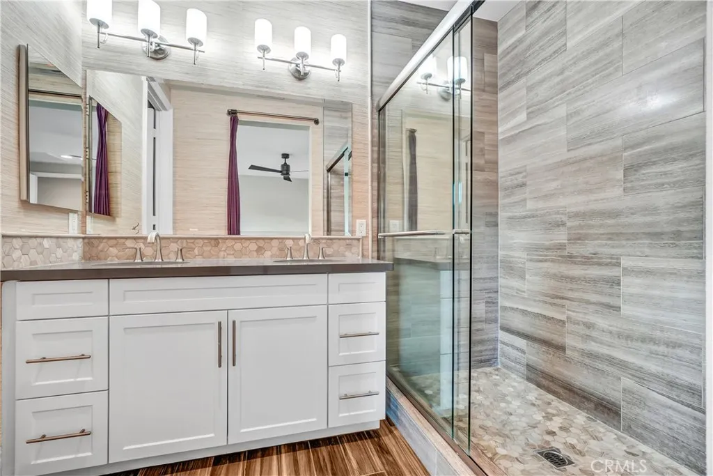 Fully Upgraded Primary Bath