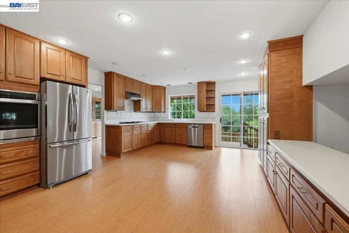 Eat-in Kitchen