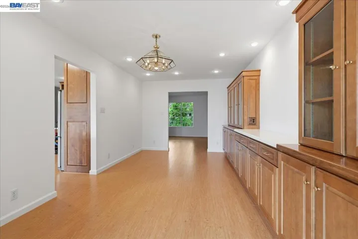 Large formal dinnin room