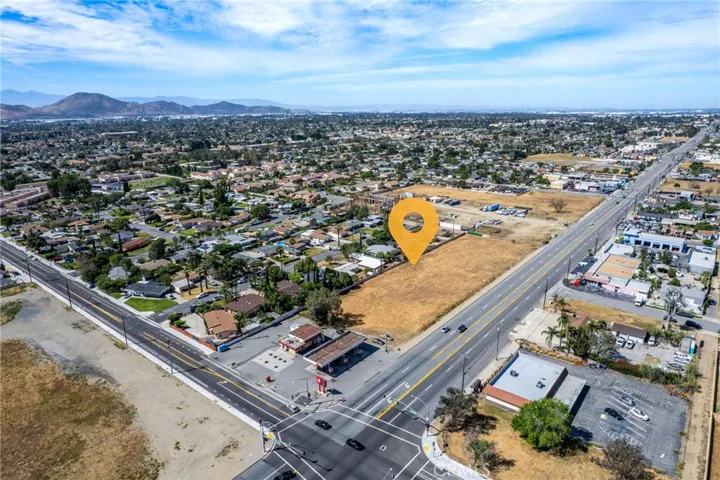 18045 Foothill, Fontana, California 92335 — photo 4
