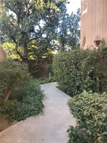 17807 Devonshire Street 4, Northridge, California 91325