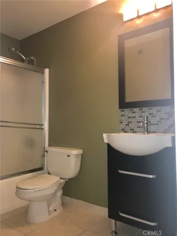 17807 Devonshire Street 4, Northridge, California 91325